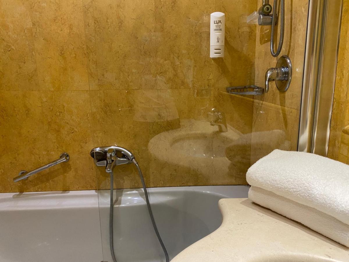 By Ihg 4*