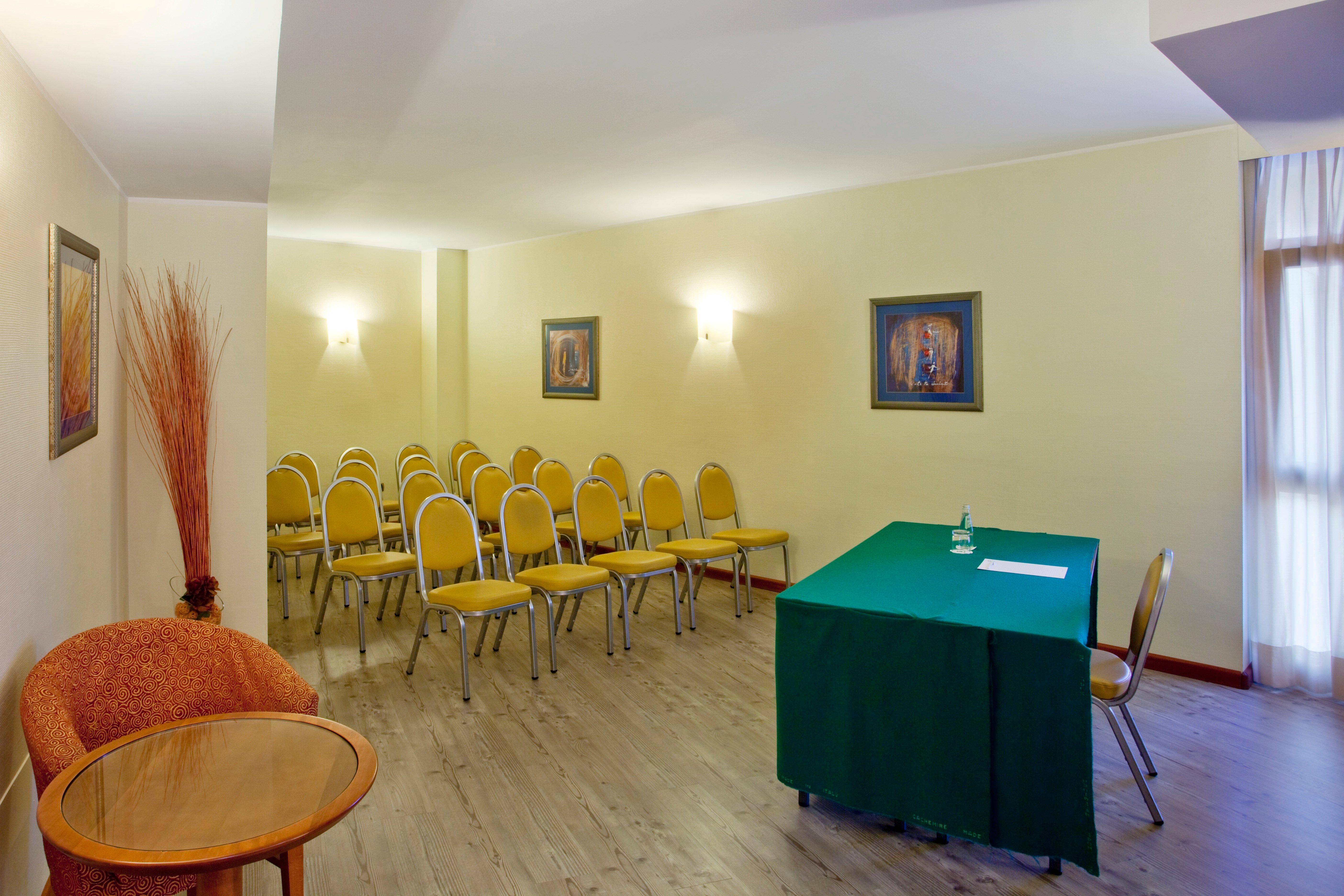 Holiday By Ihg Cagliari